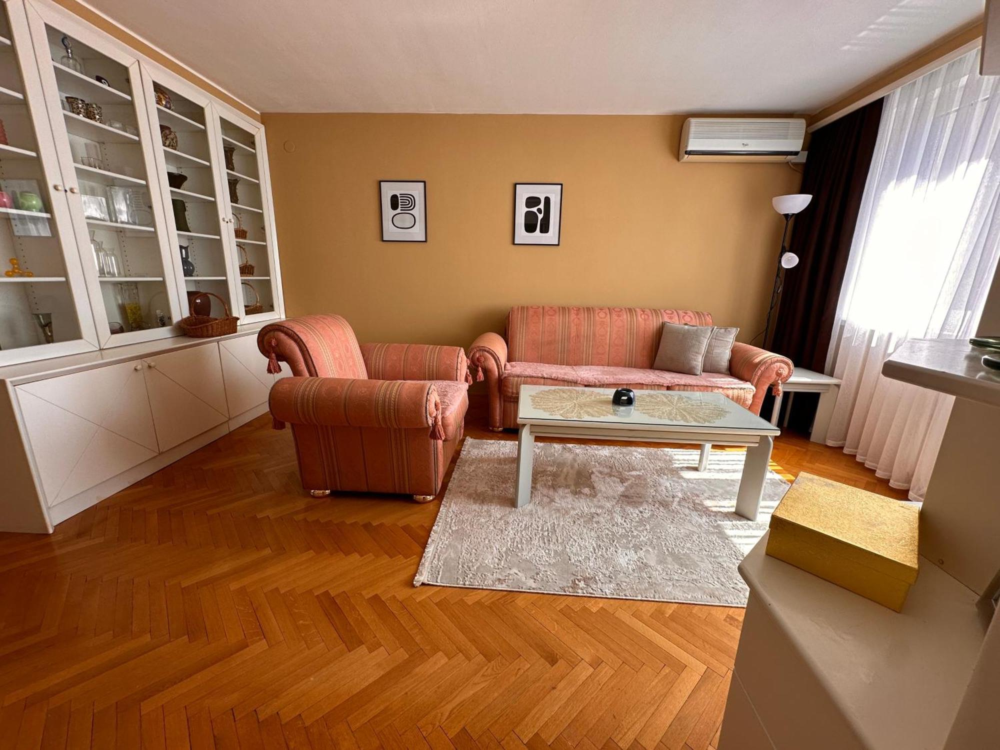 Urban Nest Apartment *